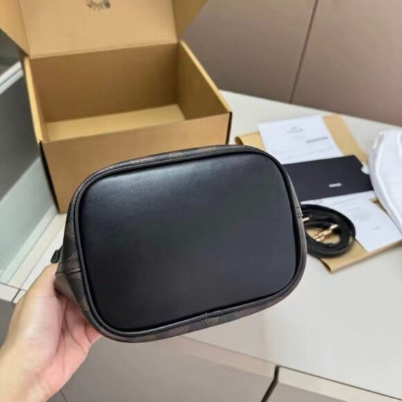 Coach women's bag - Picture 6 of 8